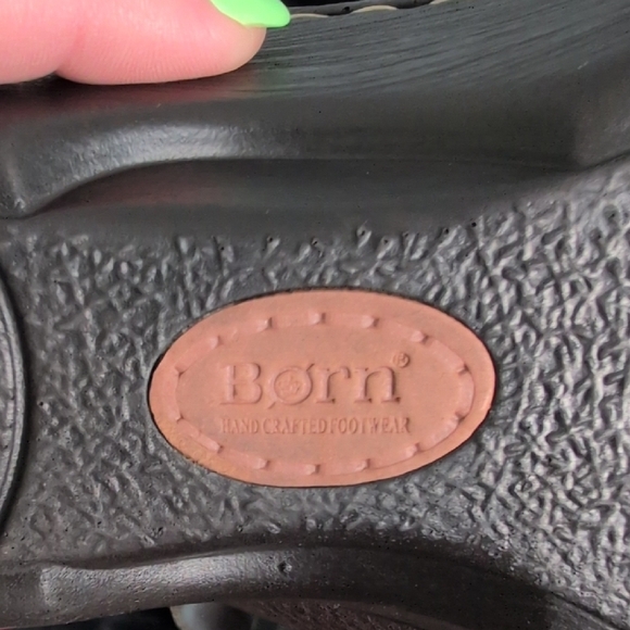 Born. Classic Brown Leather Thong Wedge Sandals with Contrast Stitching. Size 10 - Picture 13 of 14